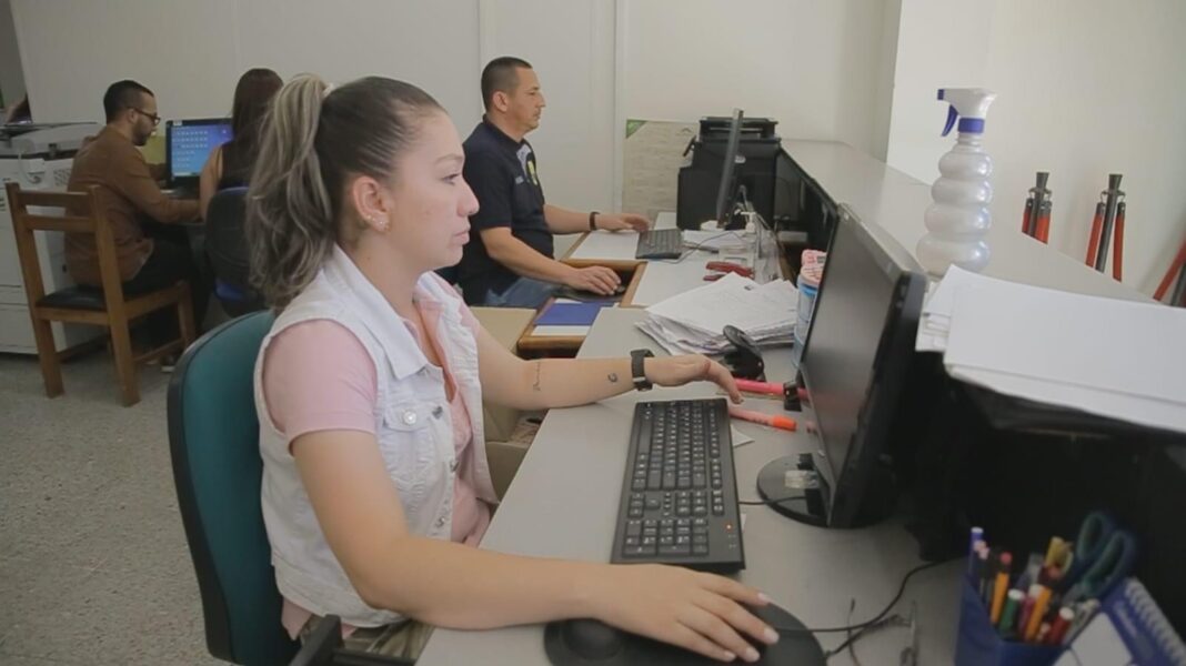 C08694C3-B75B-4AFE-9C85-C3509F323371