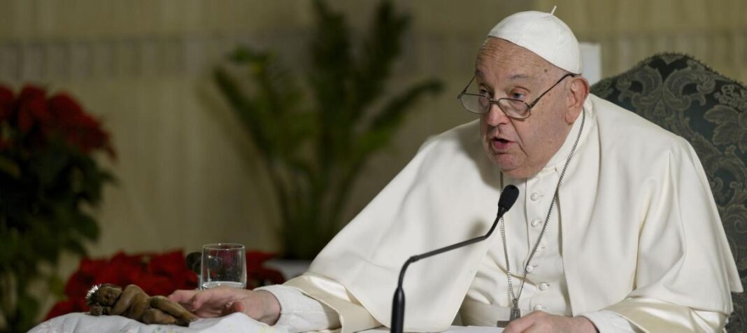 El Papa Francisco se recupera tras sufrir una caída en su residencia en Santa Marta: Detalles sobre su estado de salud y sus próximos pasos