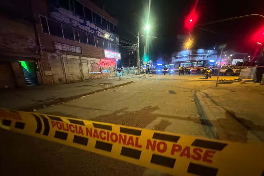 Tragedia en Kennedy: Niño de un año fallece y su hermano resulta herido, buscan al padrastro