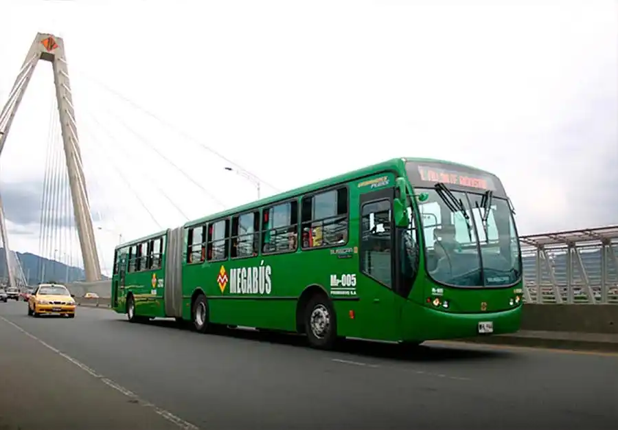 A partir de enero de 2025, suben las tarifas de Megabus y el transporte público en Pereira. Conoce los detalles de los nuevos precios y su impacto en los usuarios.