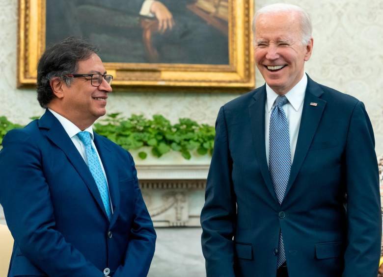Petro celebra decisión de Biden sobre Cuba