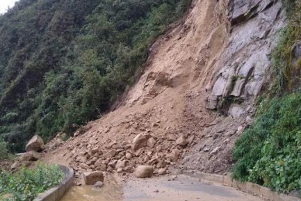 Deslizamiento de tierra, bloquea la vía Panamericana