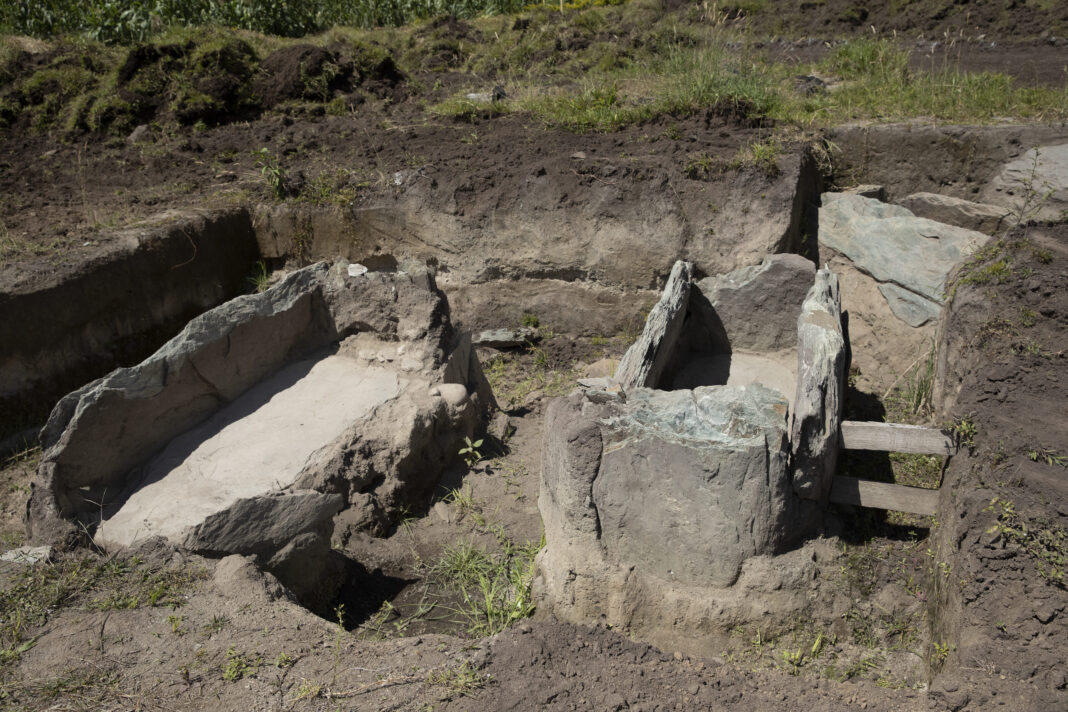Tumba prehispánica descubierta en La Leona, parte del hallazgo arqueológico que revela la historia ancestral de Cajamarca, Tolima