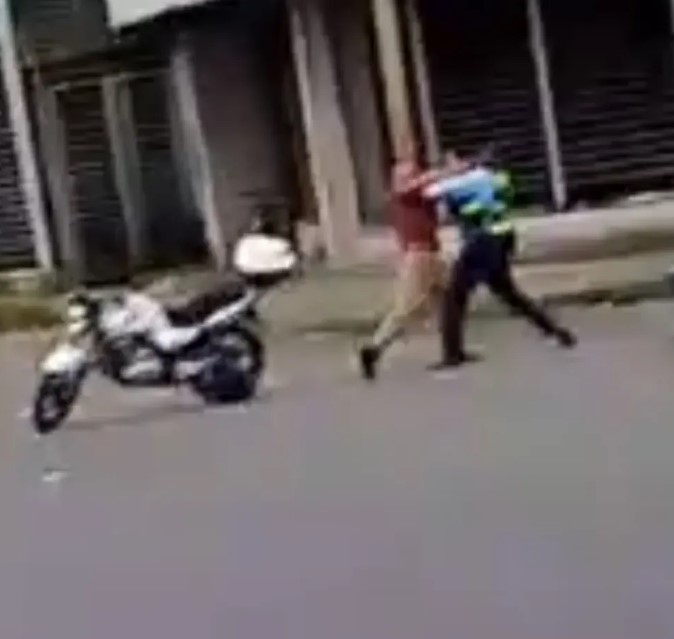 Conductor agrede a agente de tránsito en Pereira