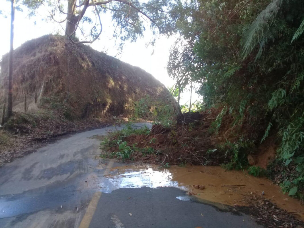 Deslizamientos y lluvias bloquean vías rurales en Risaralda