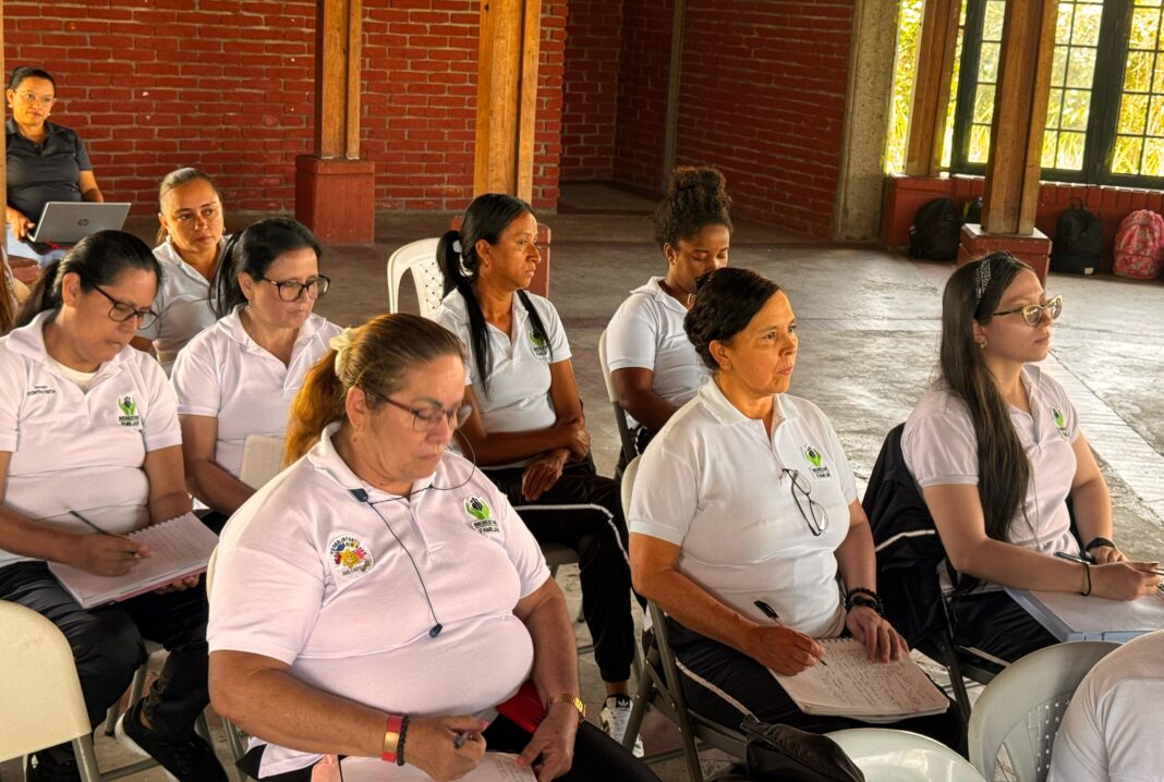 Diger Pereira capacita en prevención de riesgos a hogares ICBF