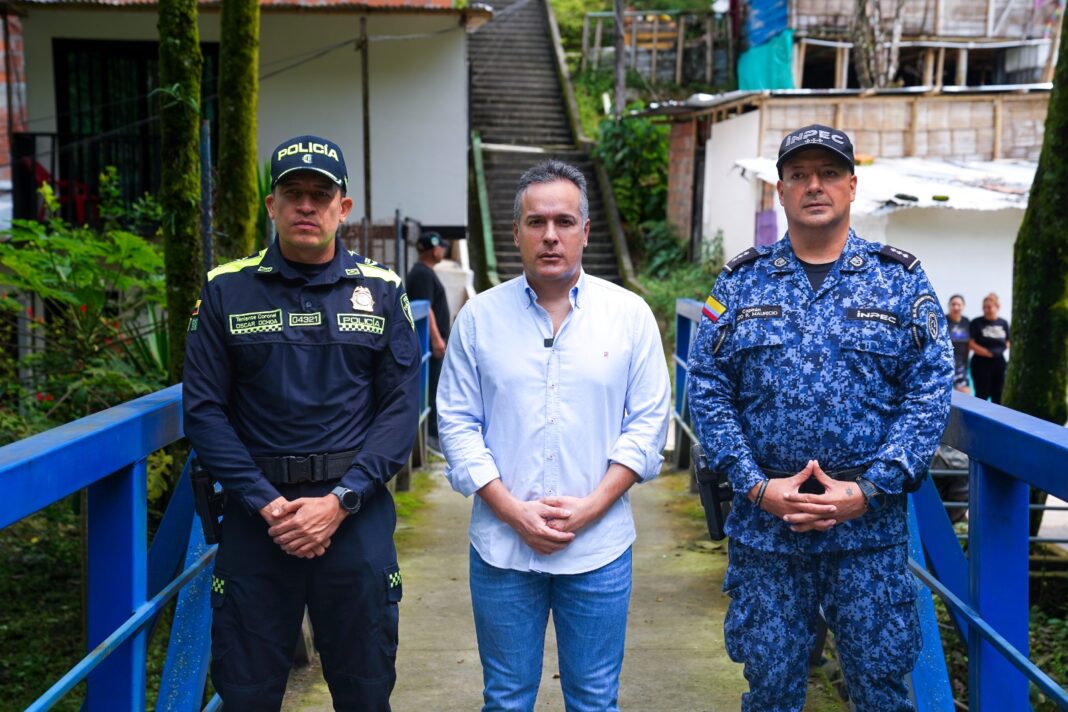 Reclusos de Pereira trabajan por la ciudad