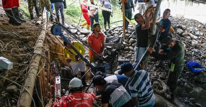 Rescatan con vida a dos mineros atrapados en un túnel en Quinchía