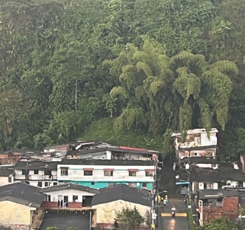 Regresan a casa, las familias de La Esneda tras emergencia