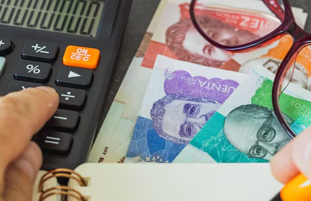 Empleados públicos presionan por aumento salarial justo