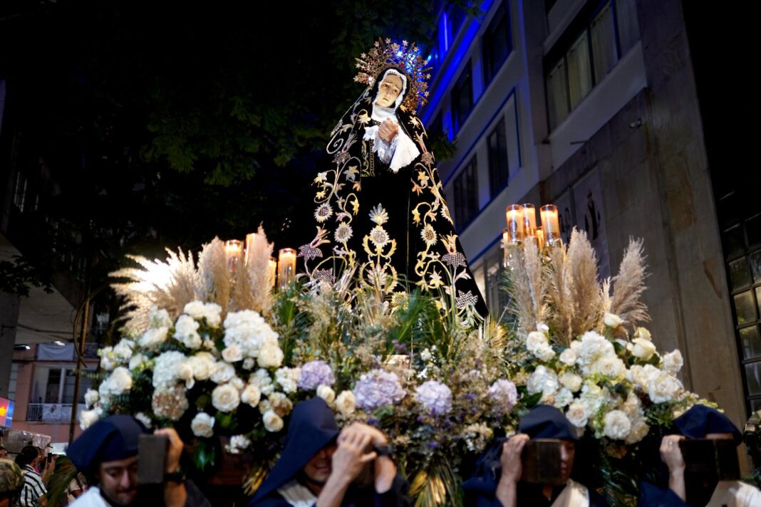 Devoción y tradición en la procesión de La Soledad