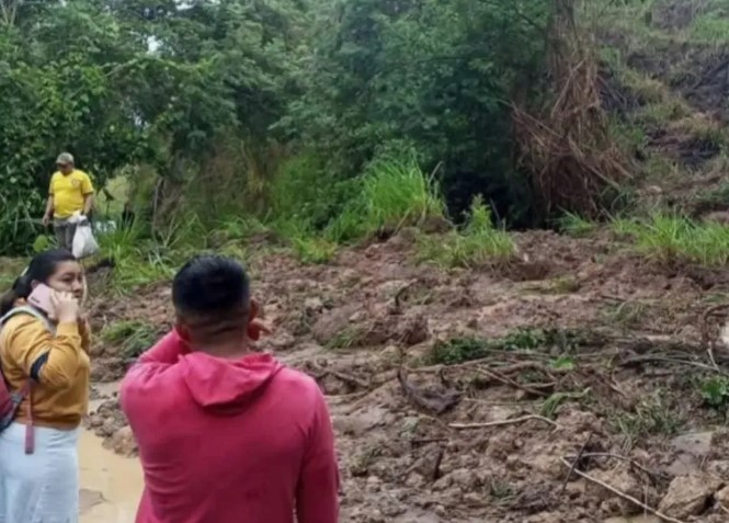 Derrumbes y lluvias complican la movilidad en Quinchía y Risaralda