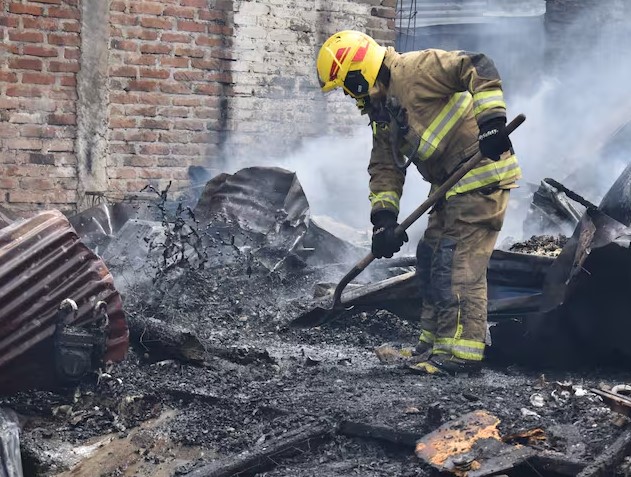 Incendio en Puerto Caldas deja 12 damnificados
