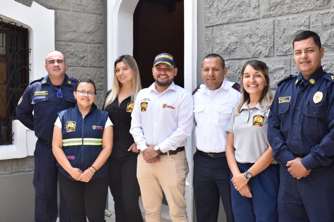 bomberos de Pereira, únicos en Colombia con caninos certificados