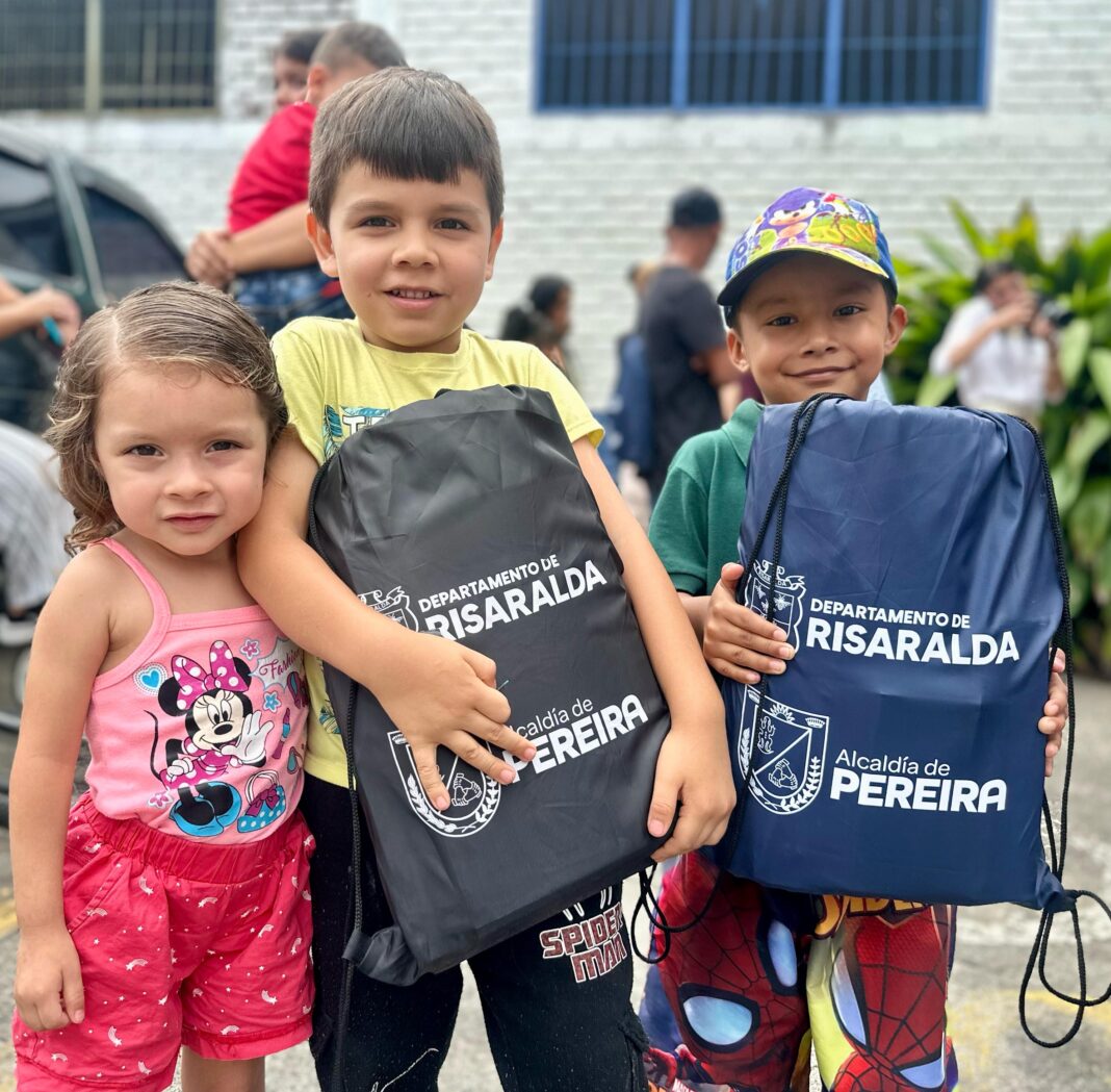 Alcaldía de Pereira entrega 1.193 kits escolares en Perla del Otún