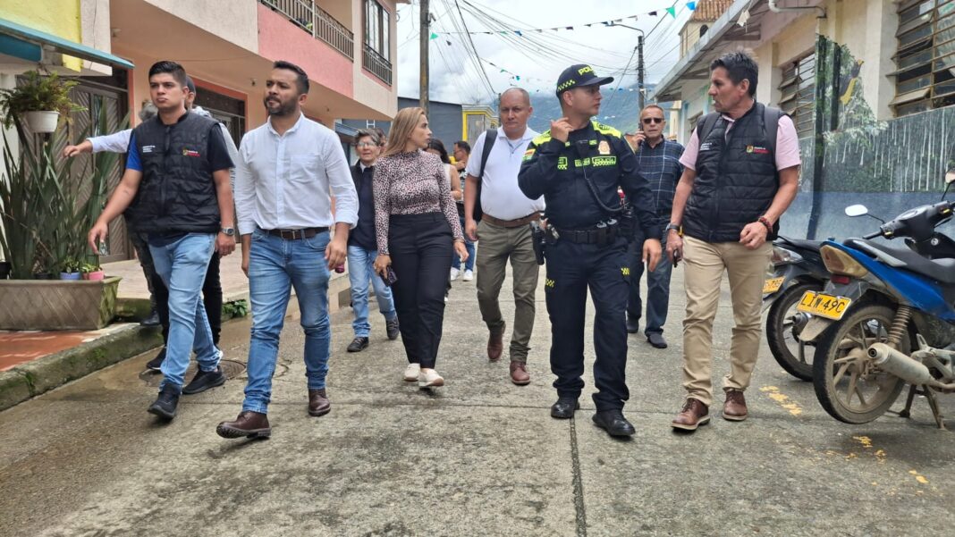 Gobierno de Pereira atiende problemáticas en La Florida y La Bella