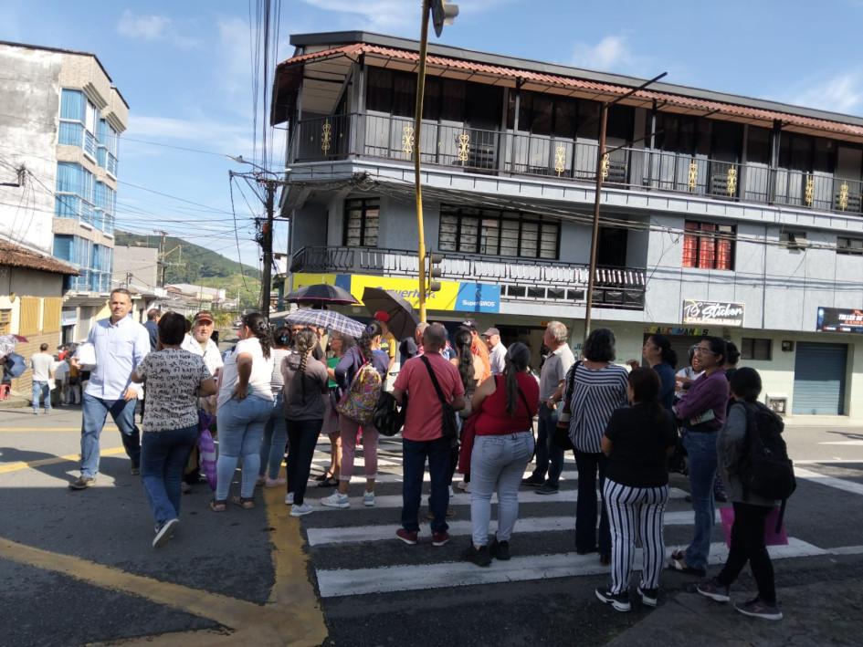 Usuarios de Nueva EPS protestan por mala atención