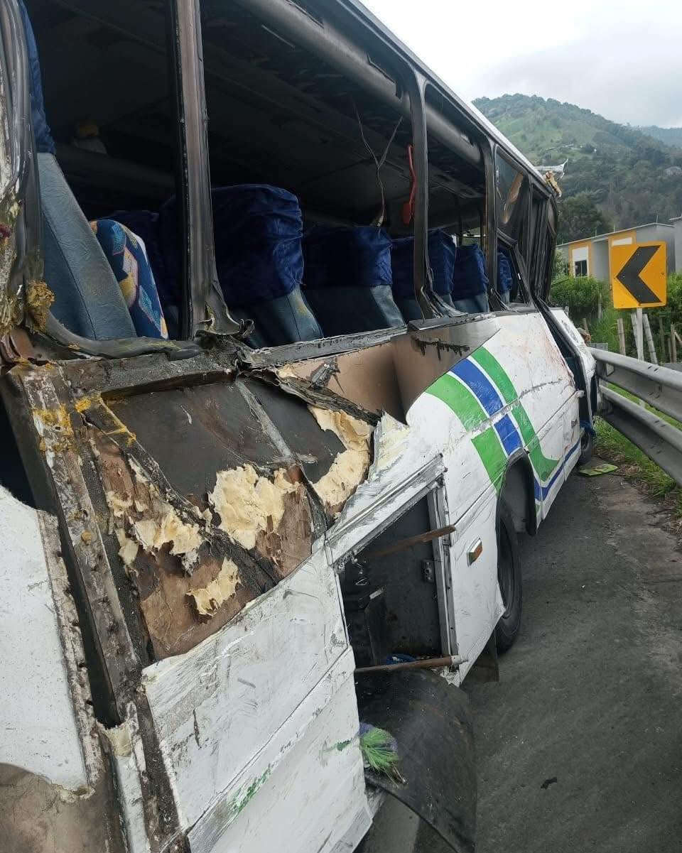 Bus del accidente en puente helicoidal, no estaba autorizado