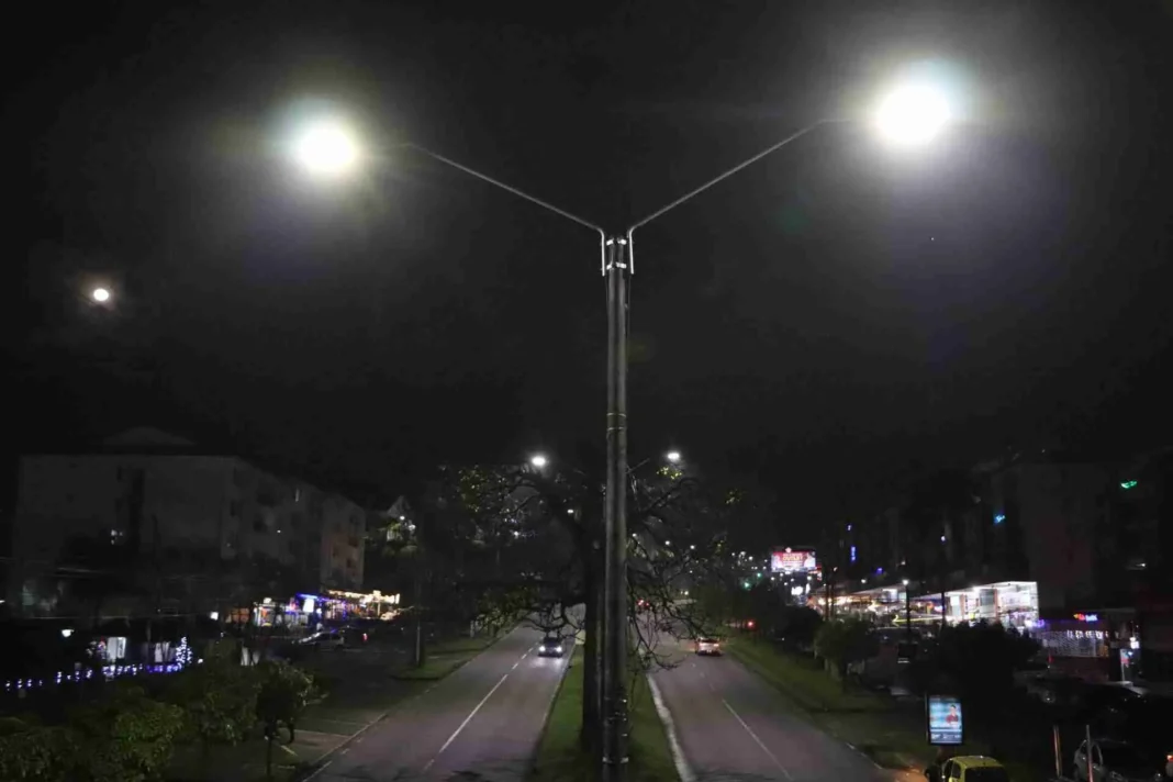 Pereira inicia alumbrado en zonas más inseguras