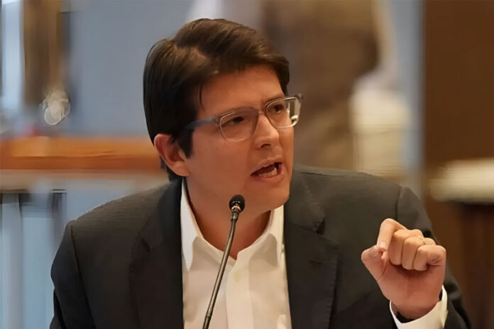 Velatón por Miguel Uribe en la Plaza de Bolívar de Pereira
