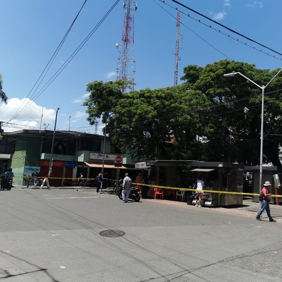 Paquete sospechoso activa protocolos cerca de estación de Policía