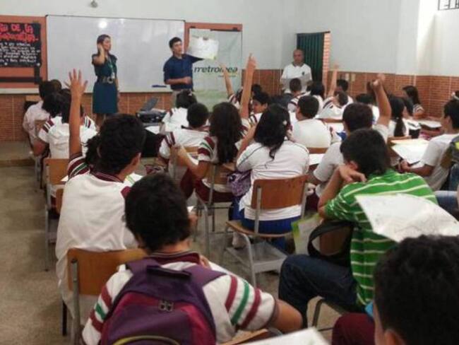 Refuerzan operativos para proteger a estudiantes del microtráfico
