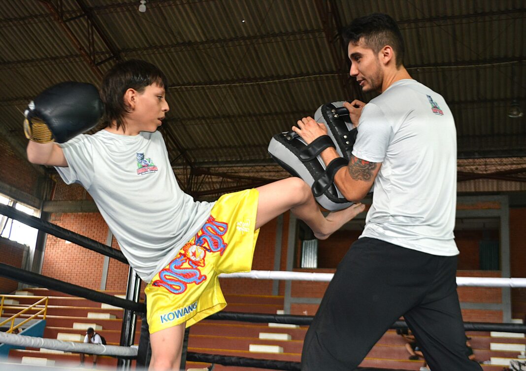 Pereira recibe lo mejor del muay thai nacional