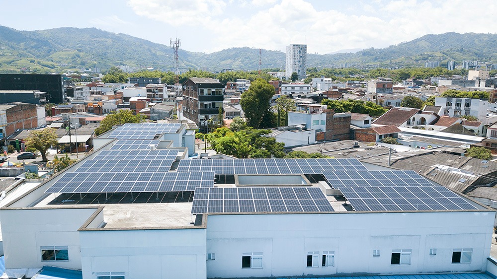 Hospital Santa Mónica ya funciona con energía solar