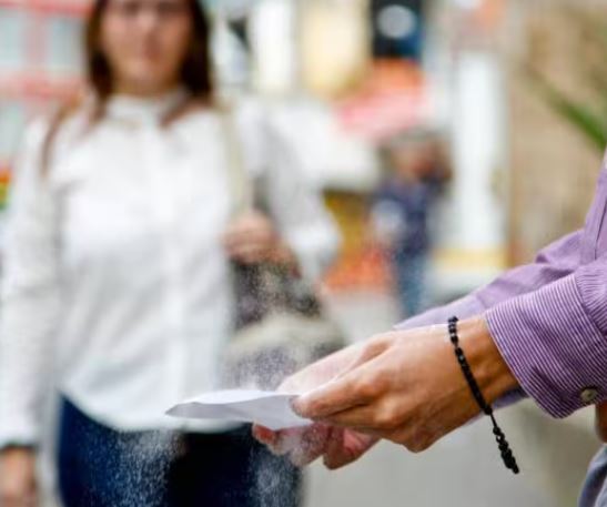 Mujer fue atacada con sustancia en pleno centro de Pereira