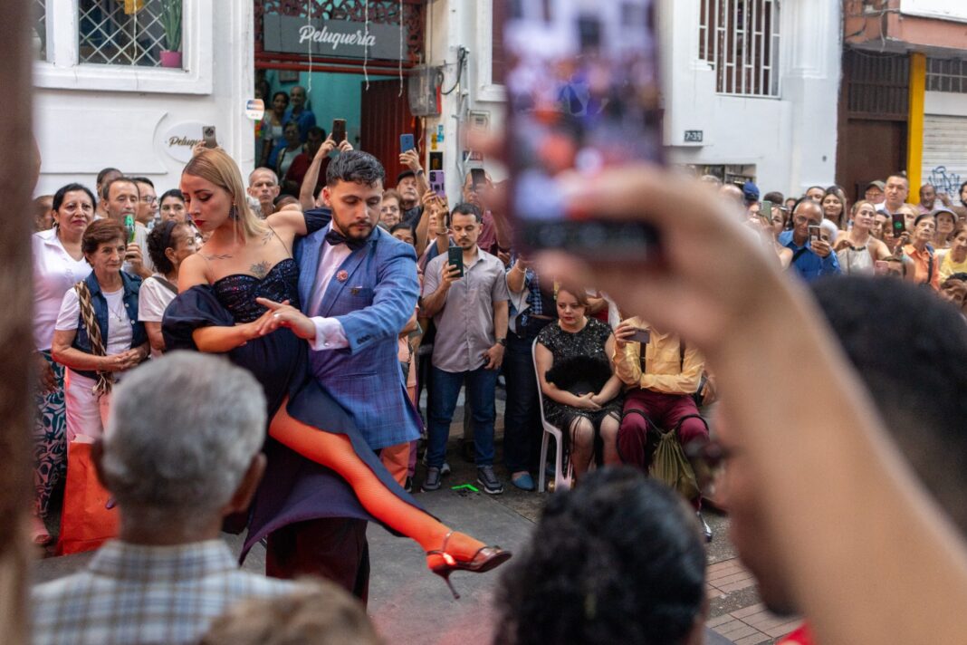 La nueva calle del Tango en Pereira se convierte en epicentro turístico