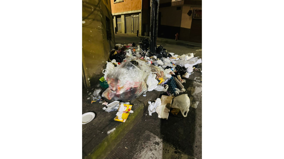 Vecinos denuncian acumulación de basura
