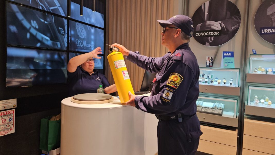 Bomberos entregaron 3 mil certificados de seguridad en Pereira