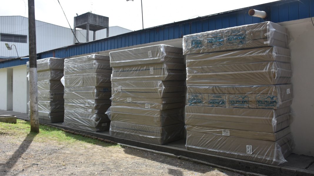 Dosquebradas entregó 300 colchones en La Badea y La 40