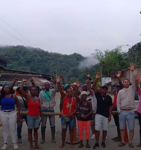 Bloqueo en la vía Panamericana por reclamos de comunidades afro
