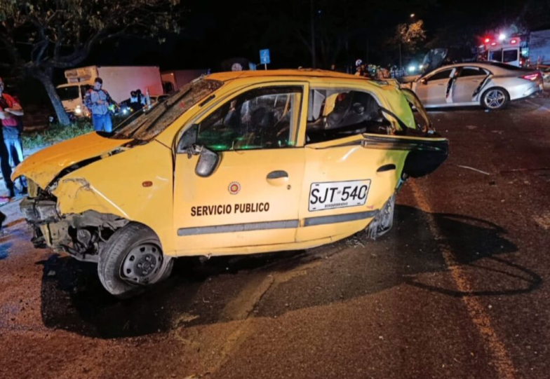 Accidente en Cerritos deja dos muertos y tres heridos