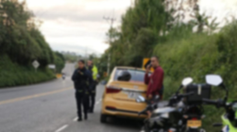 Encuentran a un taxista sin vida en la parte de atrás de su carro