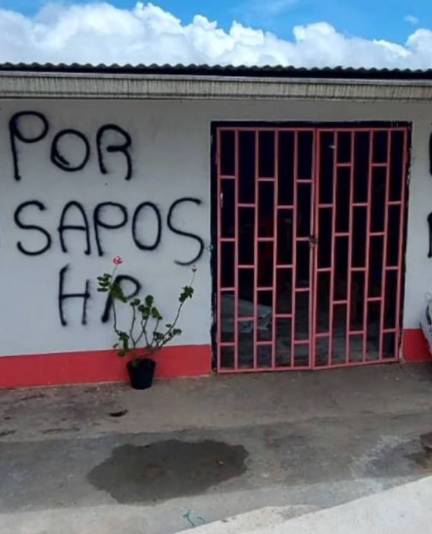 Grafitis en viviendas ponen en alerta a la comunidad