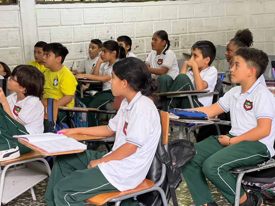 Pereira forma estudiantes responsables con la tecnología