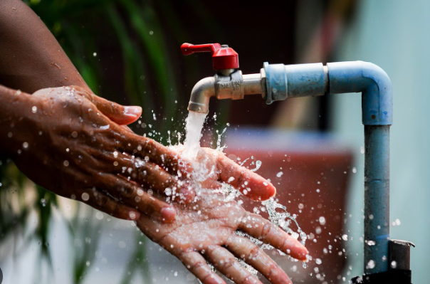 Pereira garantiza agua gratuita a más de 10 mil familias de bajos recursos