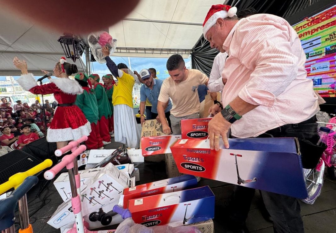 Más de 2.000 niños reciben regalos en las Novenas de Navidad