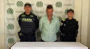 Conductor ebrio arrolla a patrullera en Pereira y huye tras operativo